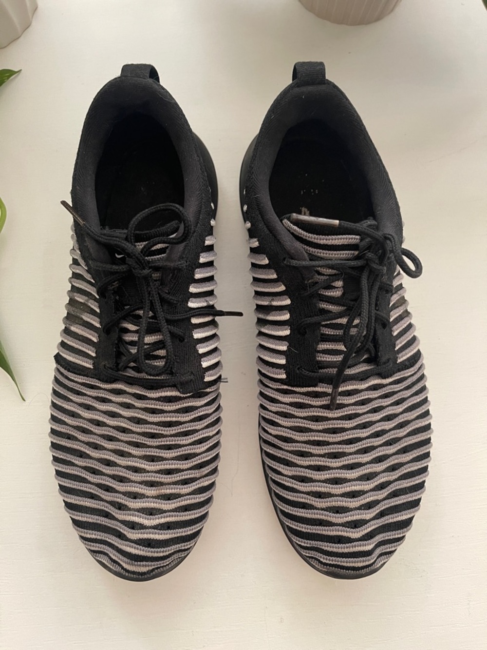 Nike Women's Black and Gray Knit Athletic Sneakers perfect for walking!
